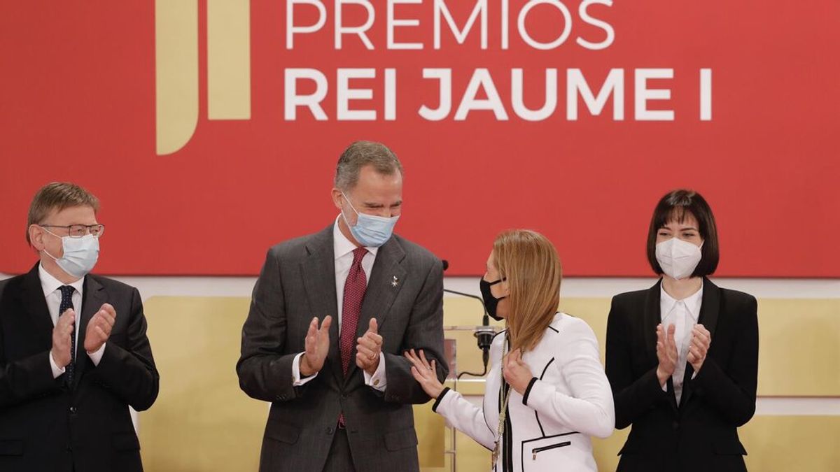 El Rey Felipe VI: "La pandemia ha acelerado la necesidad de una política científica de largo alcance" El Rey Felipe VI: "La pandemia ha acelerado la necesidad de una política científica de largo alcance"