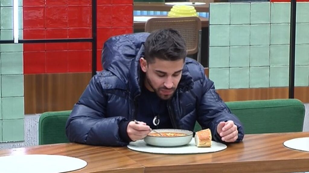 Miguel comiendo