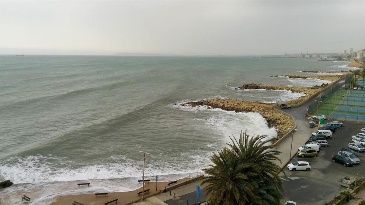 Alerta en Comunidad Valenciana y Andalucía por temporal de mar, olas de 3 metros y lluvias intensas