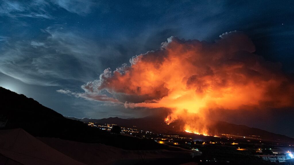 Se cumplen más de dos meses desde la erupción del volcán de La Palma, sin signos de un final cercano
