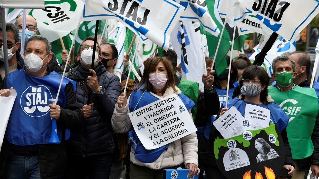 Miles de funcionarios de Justicia piden equiparación salarial en Madrid