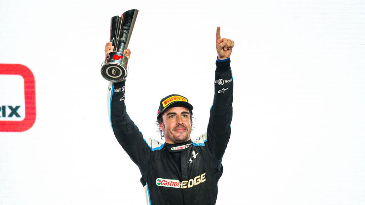 Alonso culmina el plan y regresa al podio siete años después