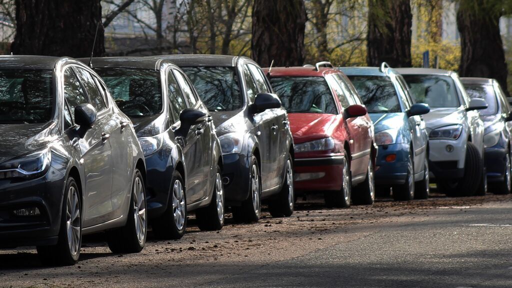 Intenta vengarse de su pareja infiel destrozándole el coche y se equivoca de vehículo