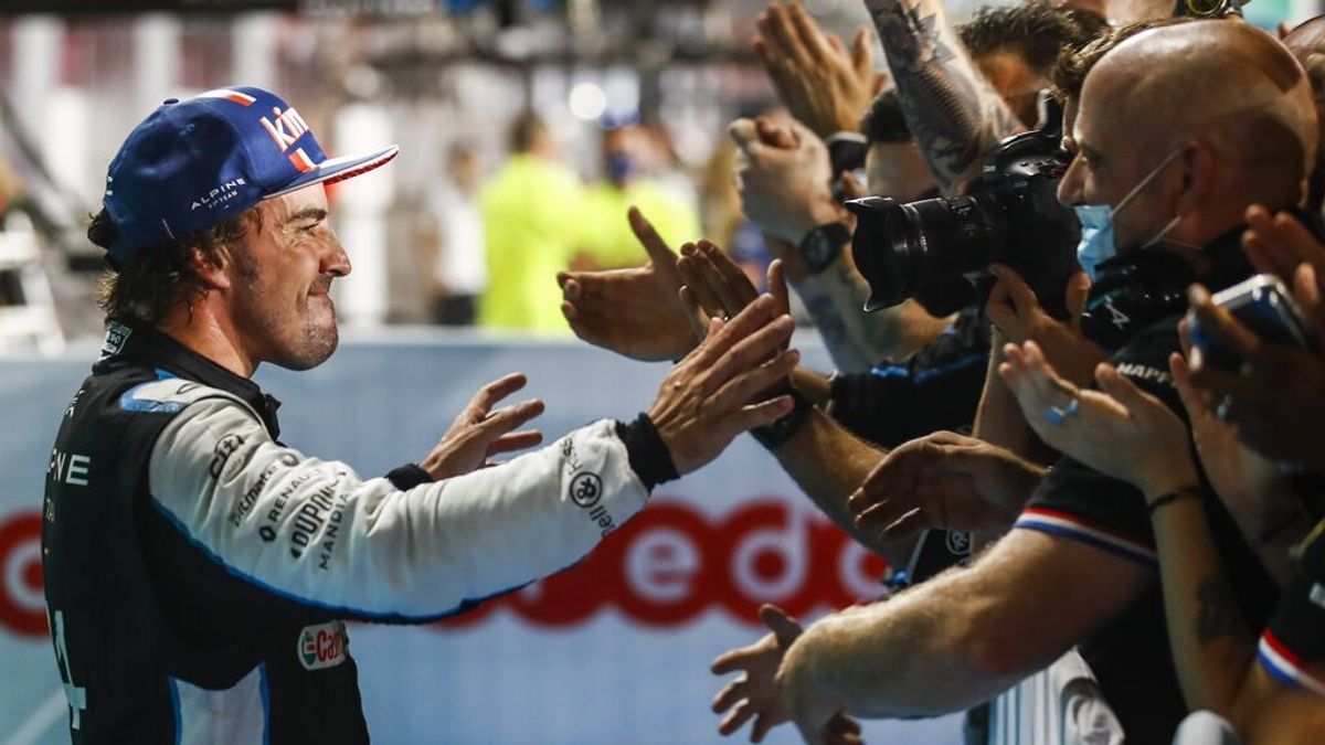 El mundo de la F1 se rinde al podio de Fernando Alonso: "Todos saben lo bueno que es" El mundo de la F1 se rinde al podio de Fernando Alonso: "Todos saben lo bueno que es"