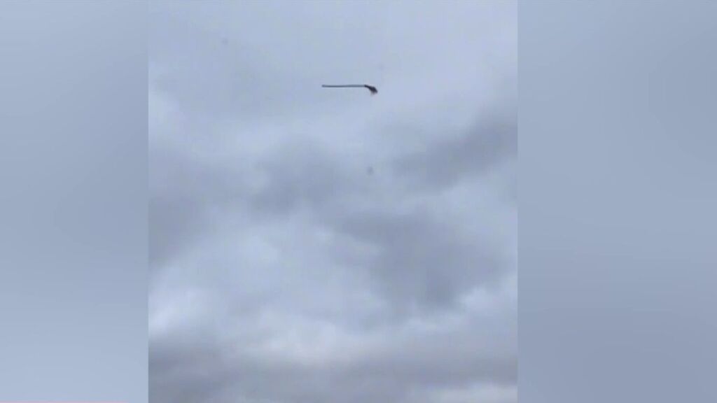 El vídeo de una escoba volando sola