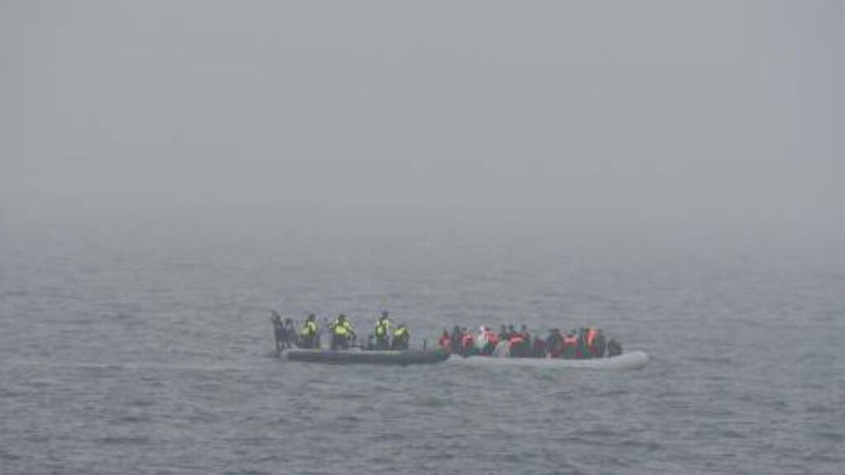 Francia rescata a más de 240 migrantes que intentaban cruzar el Canal de la Mancha para llegar a Reino Unido