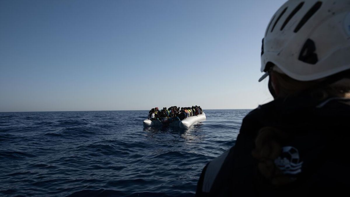 Mueren 75 personas ahogadas en el hundimiento de una embarcación frente a las costas de Libia Mueren 75 personas ahogadas en el hundimiento de una embarcación frente a las costas de Libia