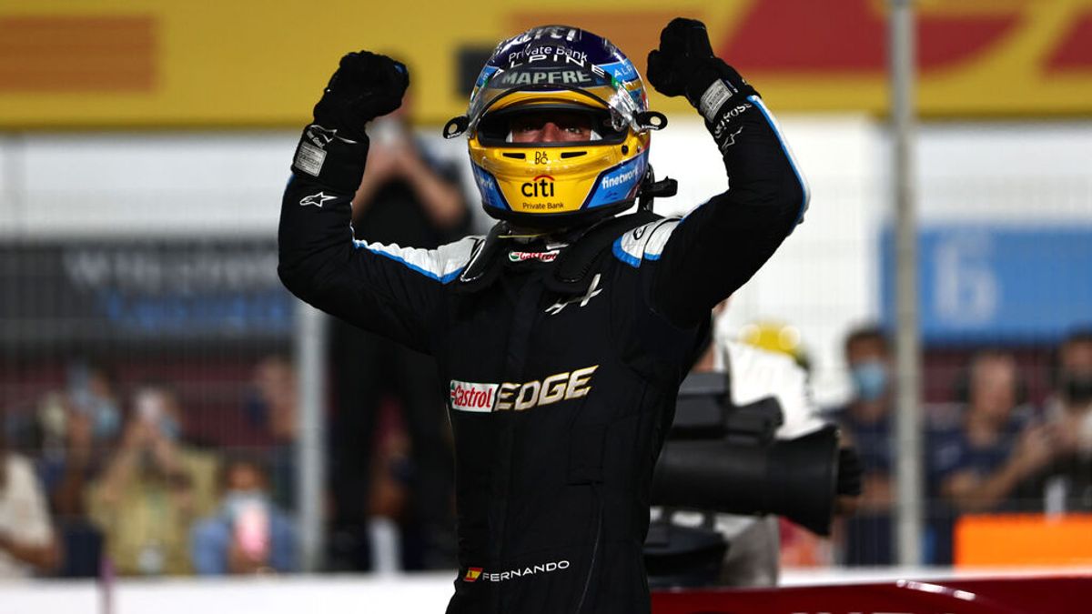 Fernando Alonso, eufórico tras el podio: "He esperado mucho por esto, soy muy feliz" Fernando Alonso, eufórico tras el podio: "He esperado mucho por esto, soy muy feliz"
