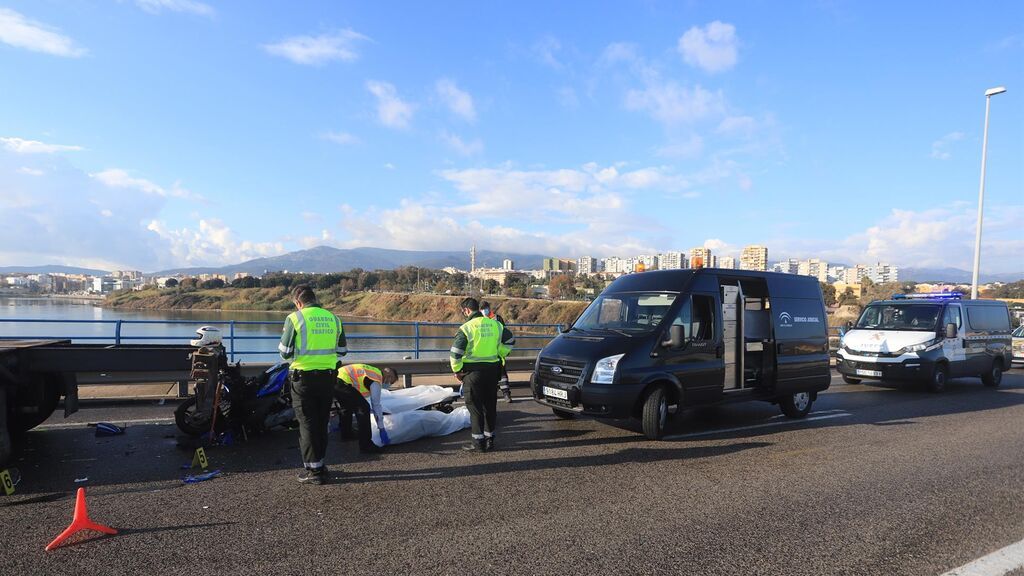 Muere un motorista en un choque durante un corte tráfico por la huelga en Cádiz