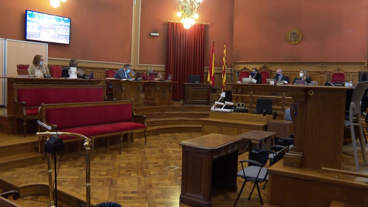 Los cuatro acusados de la segunda 'manada' de Manresa se enfrentan a 55 años de prisión cada uno Los cuatro acusados de la segunda 'manada' de Manresa se enfrentan a 55 años de prisión cada uno