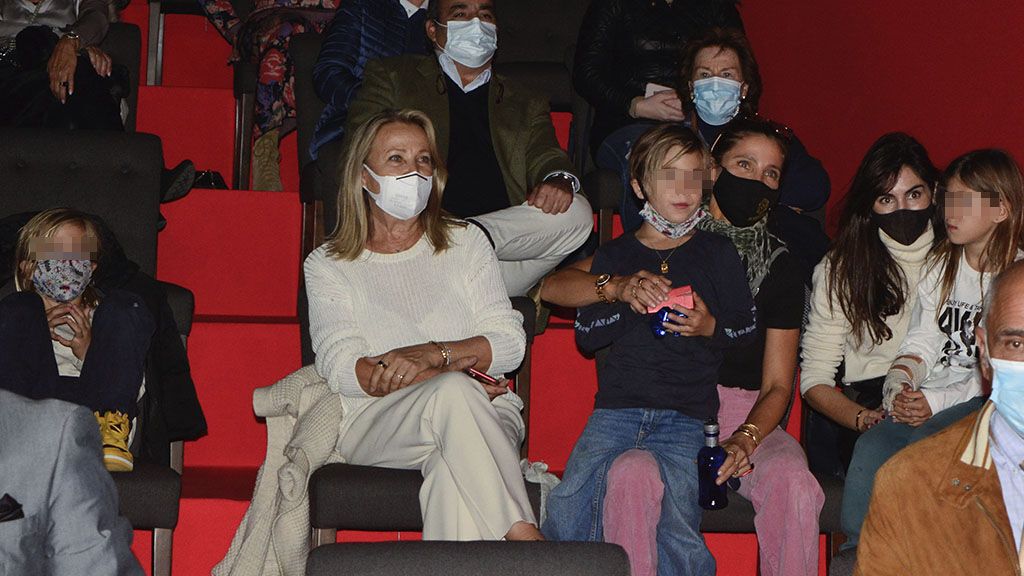 Elsa Pataky disfruta del SICAB junto a sus tres hijos