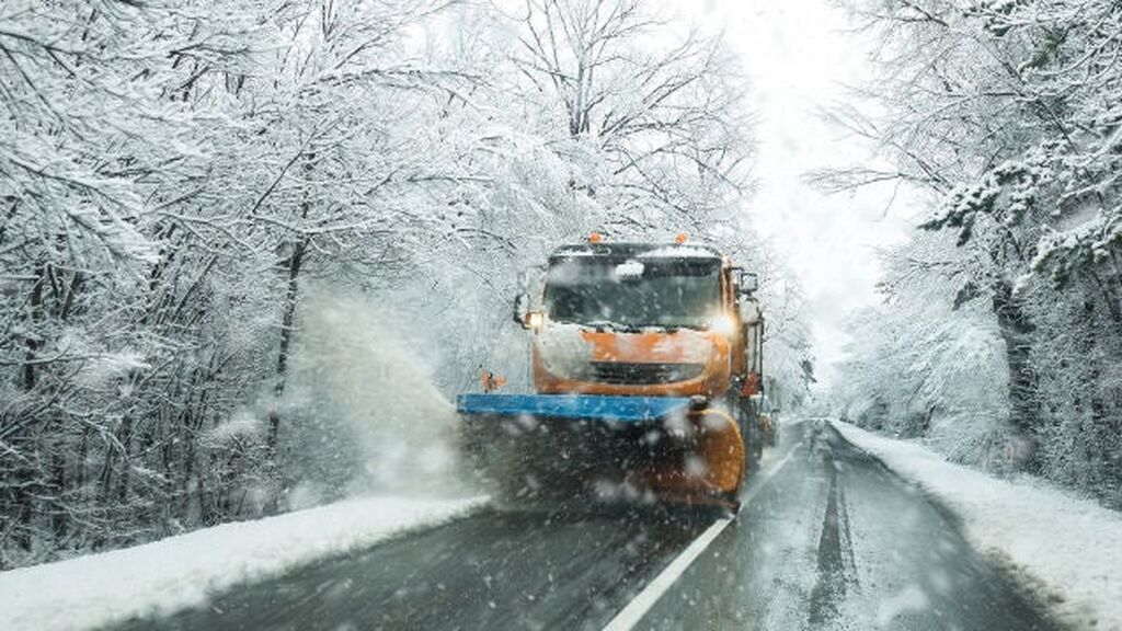 El Gobierno dispone de 991 quitanieves para hacer frente a las nevadas previstas para lunes y martes