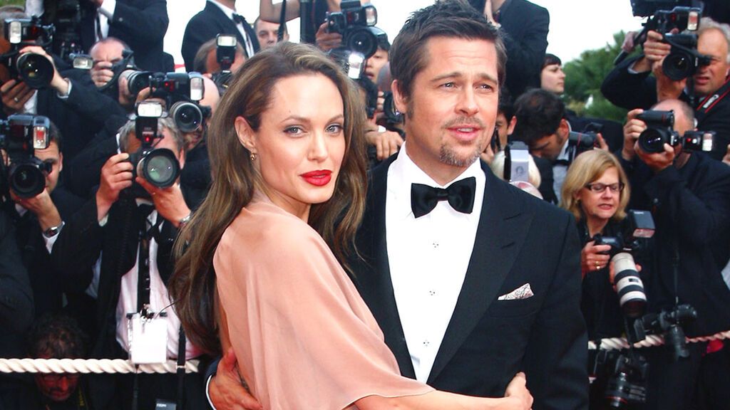 En 2016 se divorció de Angelina Jolie.