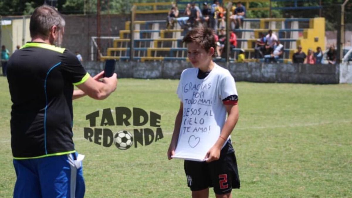 Luca Güreci, el niño que dedica un gol a su madre fallecida: “Besos al cielo”
