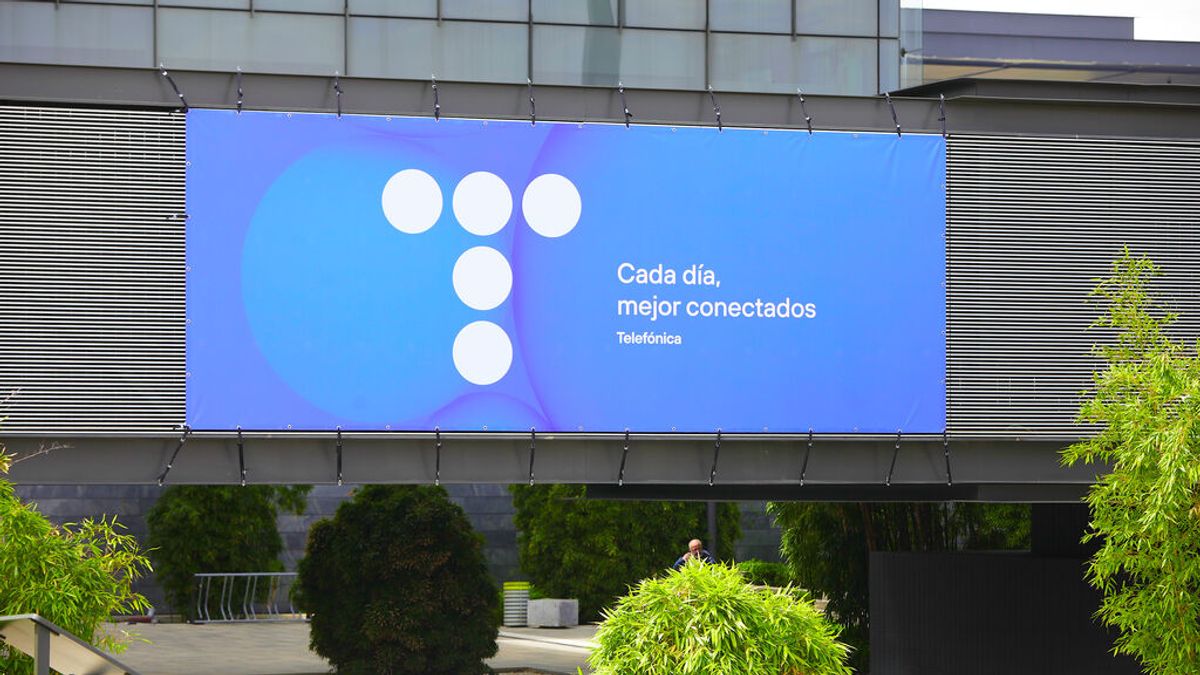 Telefónica encabeza las 'telecos' europeas con subidas superiores al 6% tras la OPA de KKR a TIM Telefónica encabeza las 'telecos' europeas con subidas superiores al 6% tras la OPA de KKR a TIM