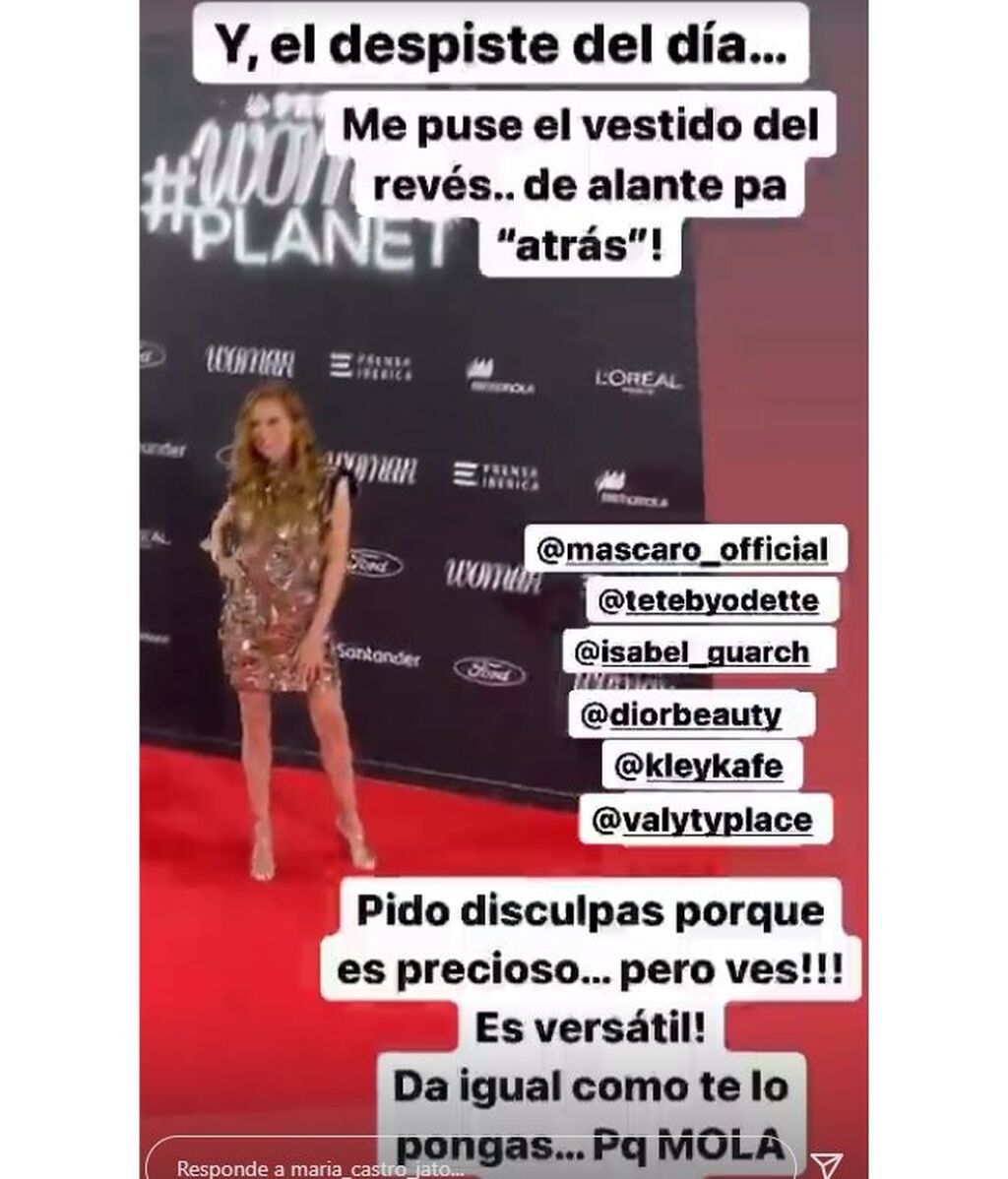 María Castro posa llevaba el vestido al revés en los premios Woman