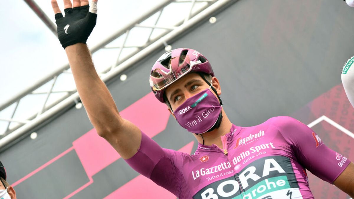 El ciclista eslovaco Peter Sagan, multado con 5.000 euros por agredir a un policía tras saltarse la cuarentena El ciclista eslovaco Peter Sagan, multado con 5.000 euros por agredir a un policía tras saltarse la cuarentena