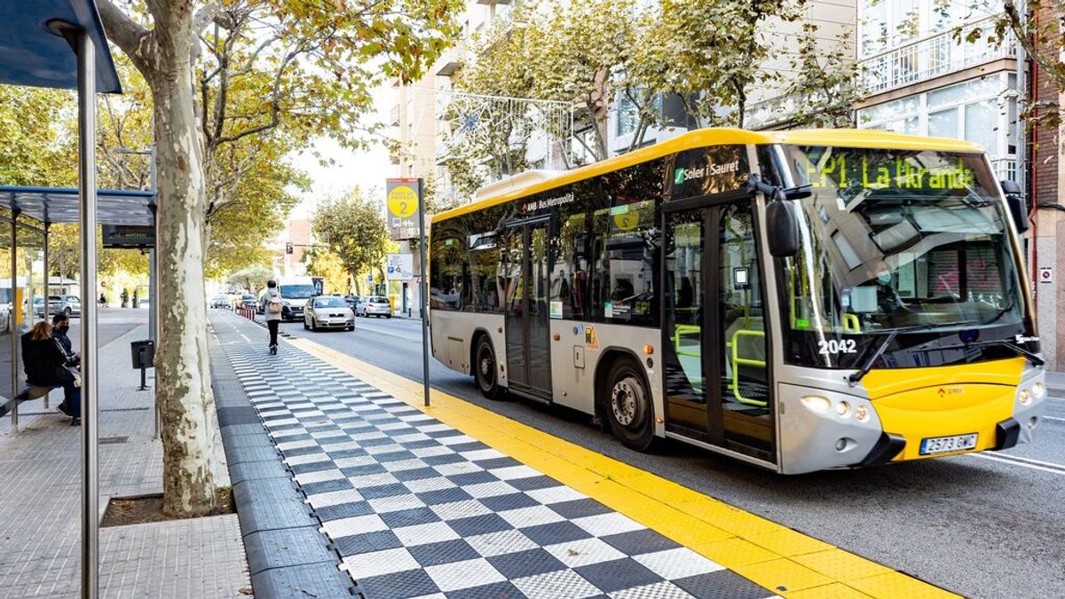 Un billete de autobús urbano es 275% más caro en Barcelona que en Logroño Un billete de autobús urbano es 275% más caro en Barcelona que en Logroño