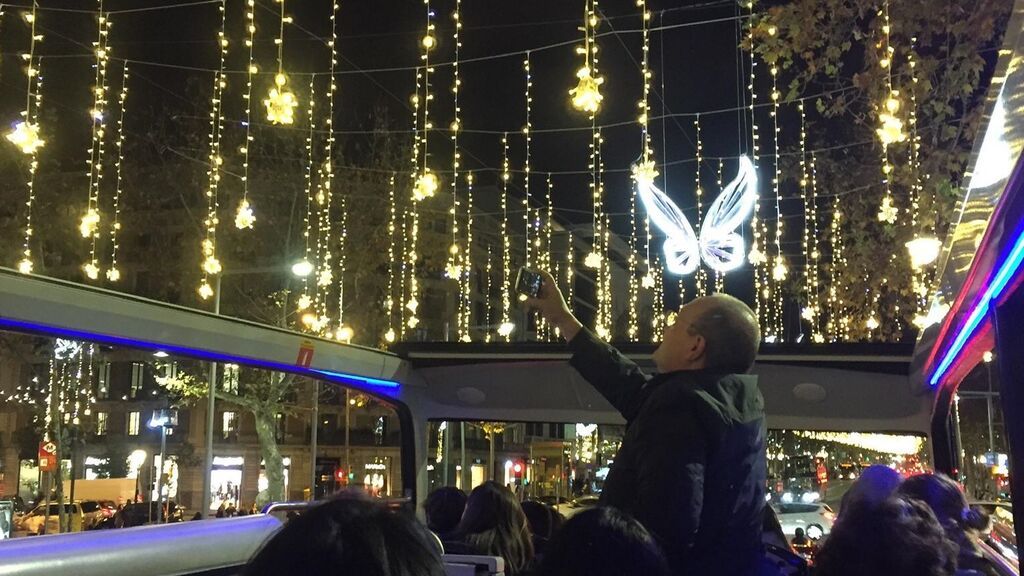 La iluminación de Paseo de Gracia, desde el autobús turístico.