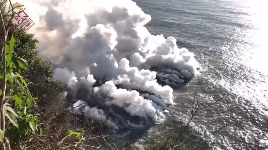 La llegada de la lava al mar, vista de cerca