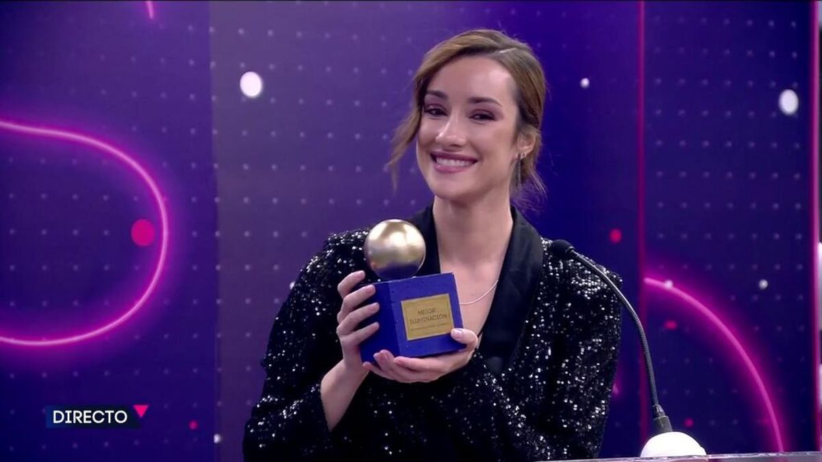 Adara, ganadora del premio a la 'Mejor iluminación' por "encenderse solo en los directos"