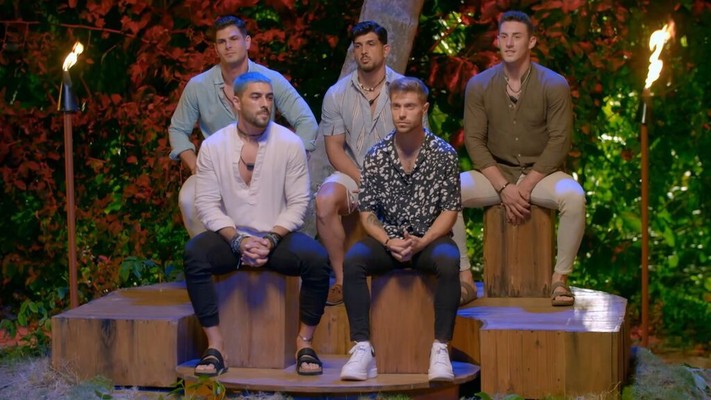 Los solteros se enfrentan a su primera Hoguera