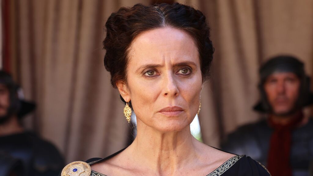 Aitana Sánchez Gijón es Julia Mesa en 'El corazón del imperio'