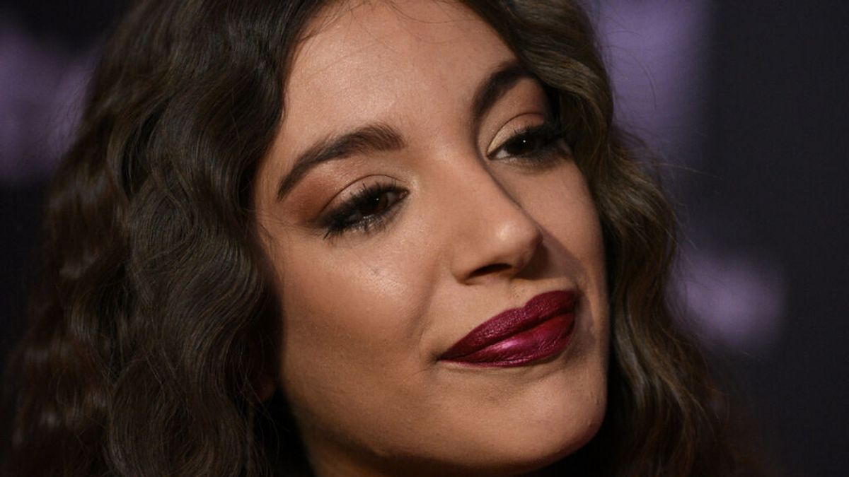 Ana Guerra seguirá cantando en casa pese a las quejas de su vecino: "Lo hago en horario de trabajo" Ana Guerra seguirá cantando en casa pese a las quejas de su vecino: "Lo hago en horario de trabajo"