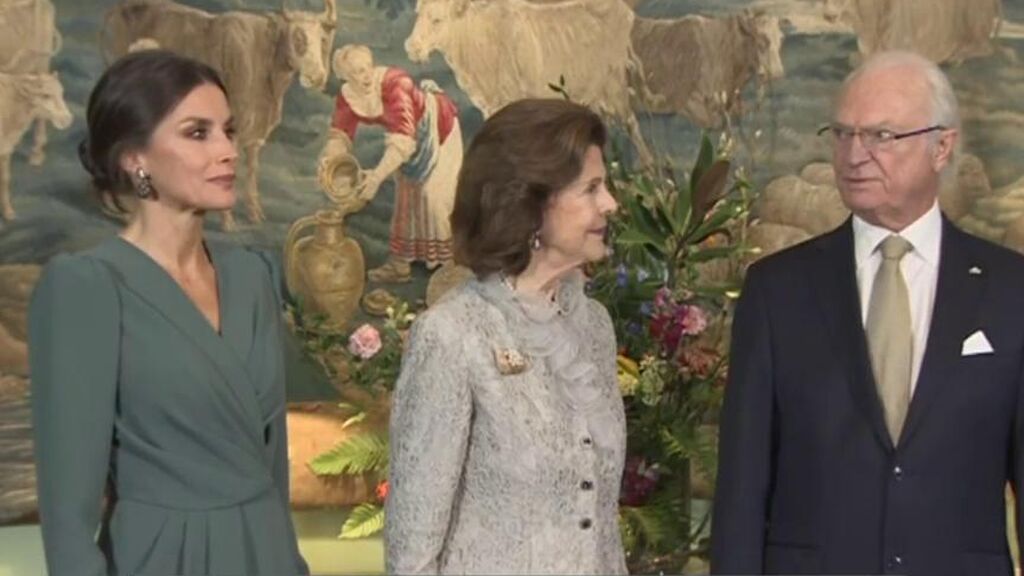 ¿Qué lleva la Reina Letizia en el bolso? Todos sus secretos al descubierto