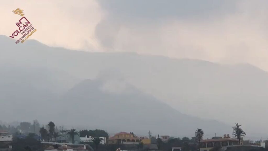Fuertes explosiones en el volcán de La Palma