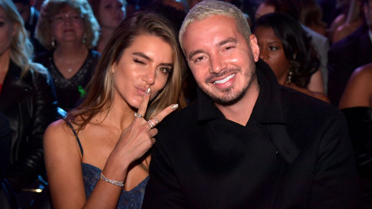 Llaman machista a J Balvin por pedir a su novia que se ponga más ropa para subir fotos a Instagram Llaman machista a J Balvin por pedir a su novia que se ponga más ropa para subir fotos a Instagram