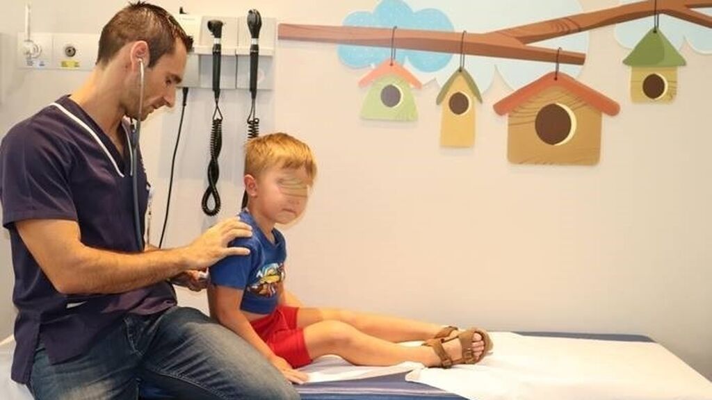 Los pediatras aconsejan vacunar a los niños contra la covid tras aval de EMA