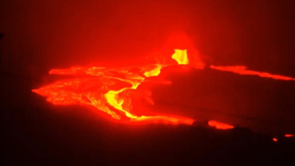 Desbordes de lava de la erupción del volcán de La Palma