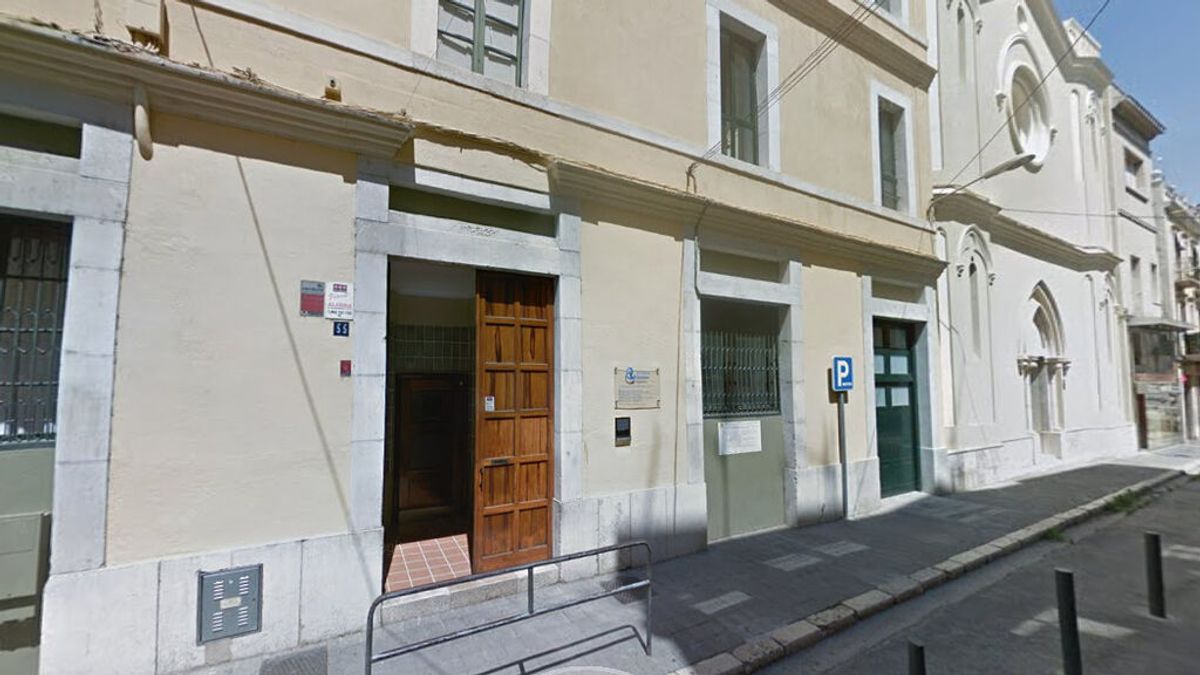 Confinados dos centenares de alumnos en un colegio de Figueres y otro de Cerdanyola por brotes de covid Confinados dos centenares de alumnos en un colegio de Figueres y otro de Cerdanyola por brotes de covid