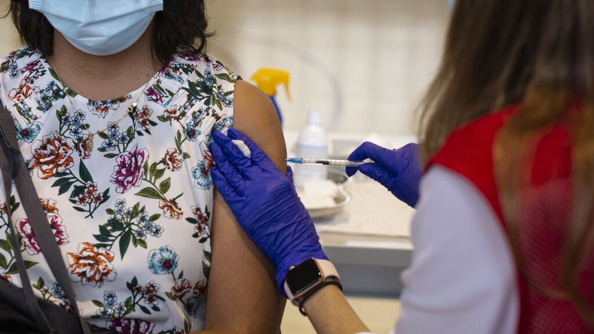 La incidencia y los hospitalizados por covid siguen aumentando en España La incidencia y los hospitalizados por covid siguen aumentando en España