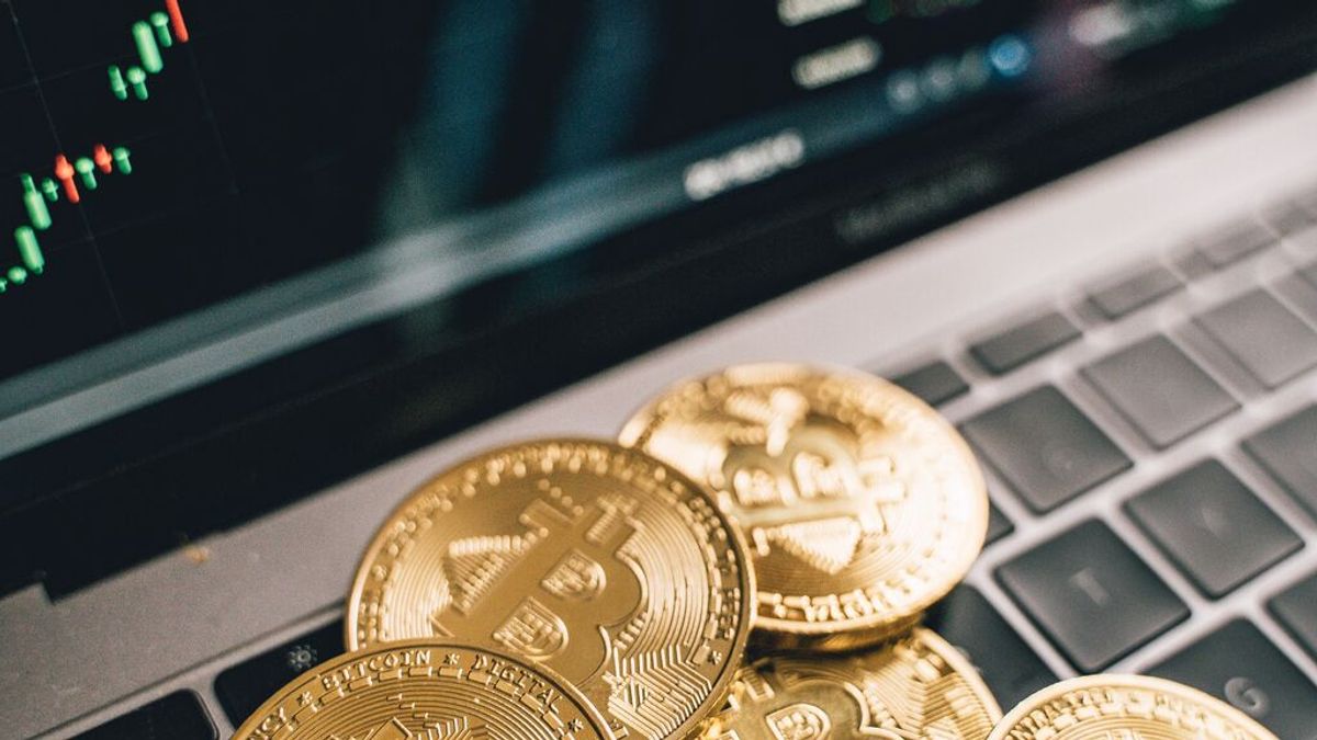 Casi 4,4 millones de españoles invierten en criptomonedas, pese al desconocimiento general Casi 4,4 millones de españoles invierten en criptomonedas, pese al desconocimiento general