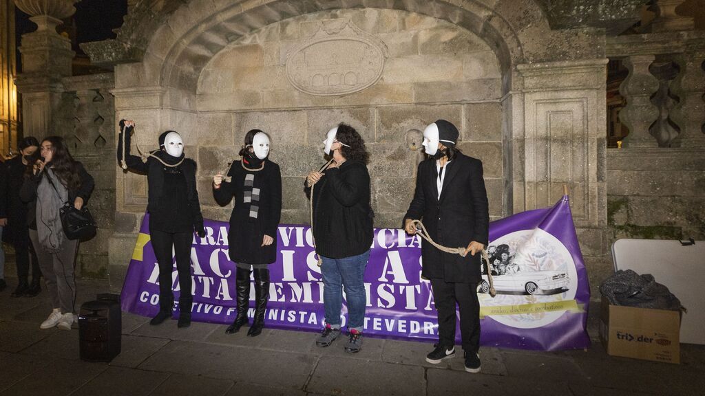 EuropaPress_4105328_performance_pontevedra_reclamar_formacion_violencia_machista_profesionales