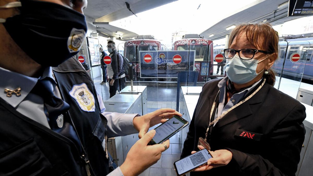 Bruselas pide que el pasaporte covid caduque a los nueve meses si no incluye dosis de refuerzo Bruselas pide que el pasaporte covid caduque a los nueve meses si no incluye dosis de refuerzo