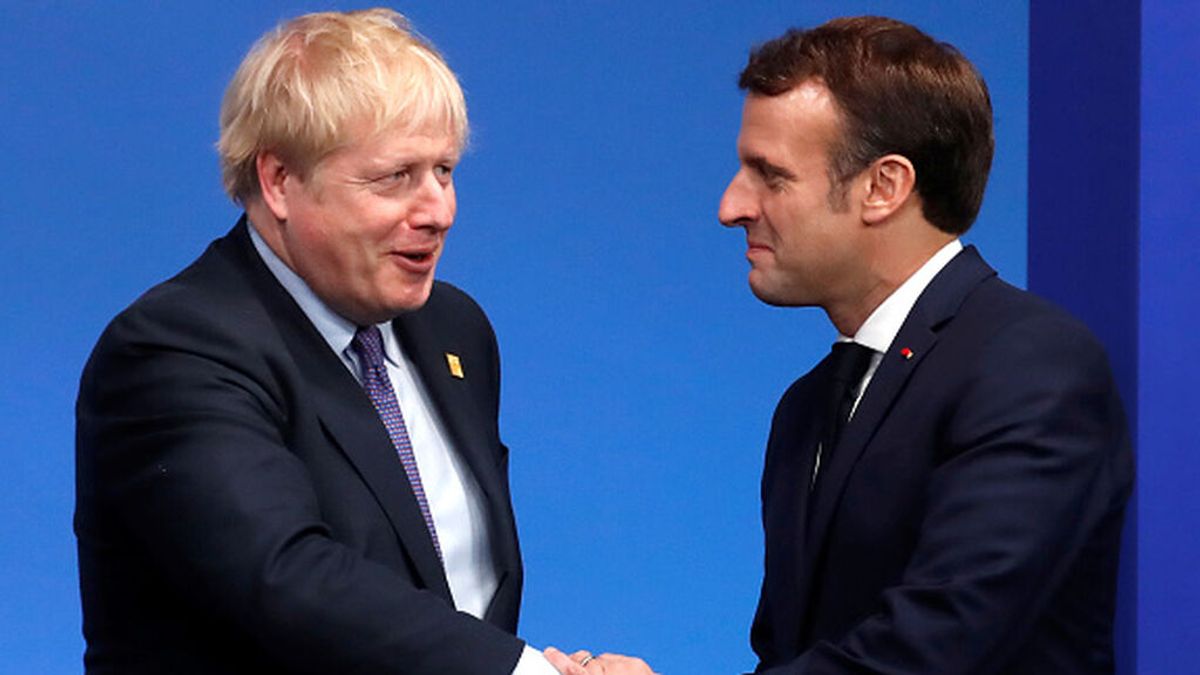 Johnson propone a Macron llevar a cabo patrullas conjuntas para frenar cruces de migrantes en el canal Johnson propone a Macron llevar a cabo patrullas conjuntas para frenar cruces de migrantes en el canal