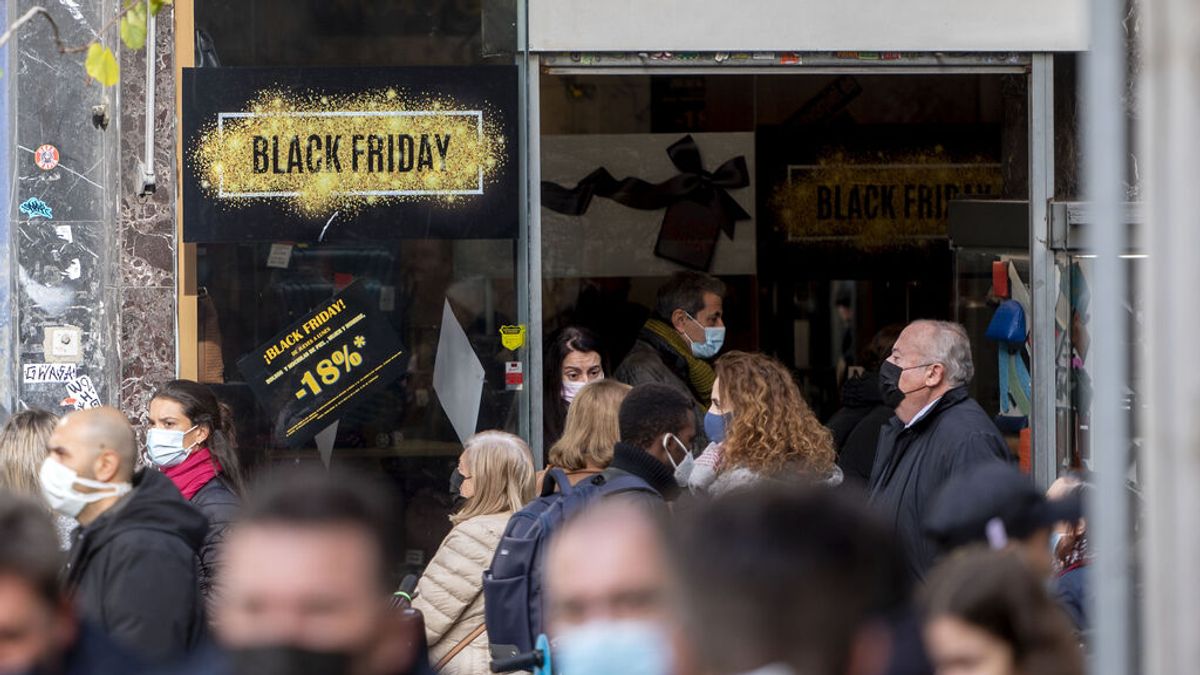 Encendido de luces y autobuses gratis, Madrid se vuelca con el 'Black Friday' Encendido de luces y autobuses gratis, Madrid se vuelca con el 'Black Friday'