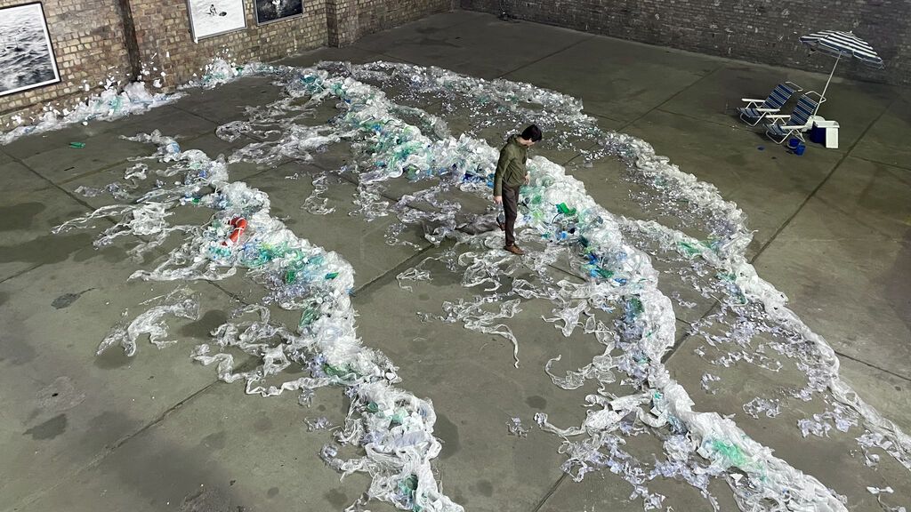 Pejac, artista: "El arte urbano es pintar para todos sin el permiso de nadie"