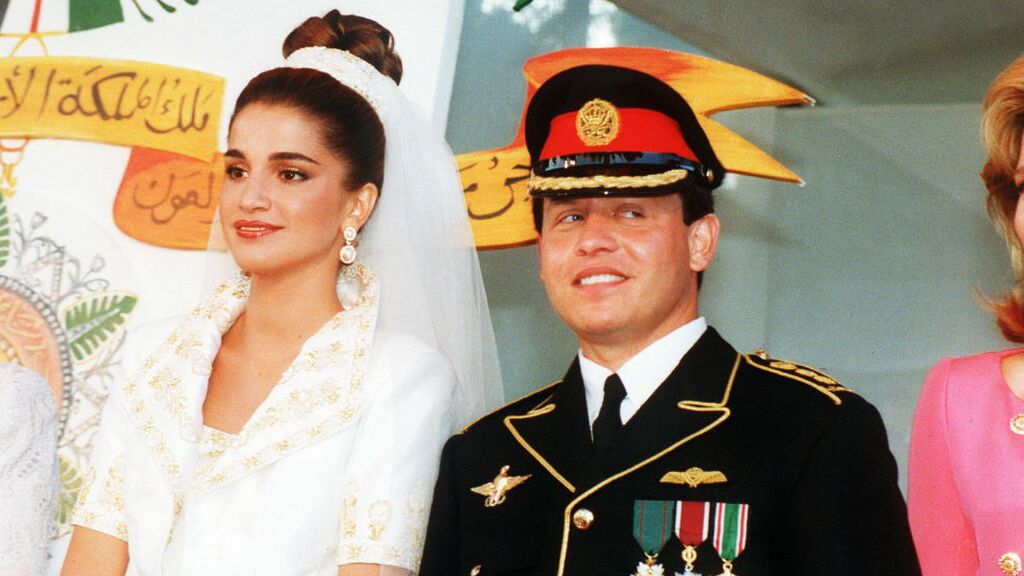 Todas las anécdotas de la boda de Rania de Jordania y Abdalá: desde problemas con el vestido a la eterna rivalidad con la reina Noor.