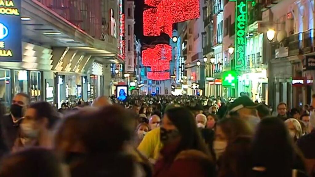 El encendido de las luces navideñas llega entre aglomeraciones, calles abarrotadas y preocupación por la covid