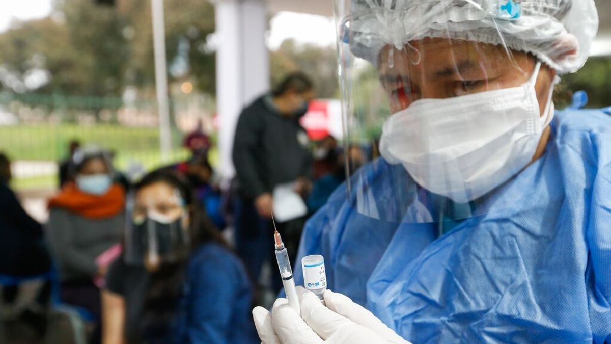 Perú comienza a poner una tercera dosis de refuerzo contra la covid a los mayores de 18 años Perú comienza a poner una tercera dosis de refuerzo contra la covid a los mayores de 18 años