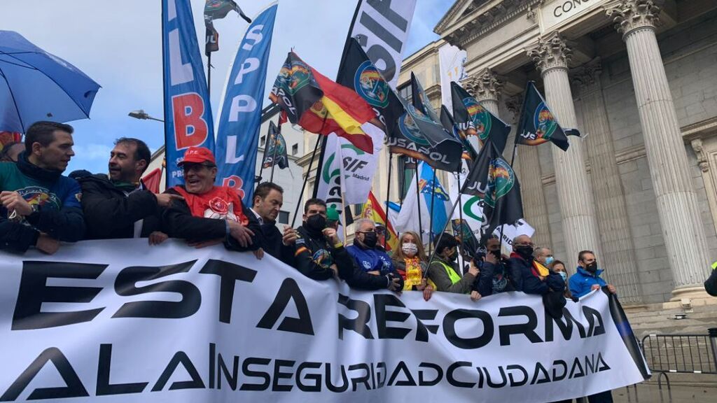 Manifestación contra la reforma de la 'ley mordaza': policías y guardias civiles marchan juntos en Madrid