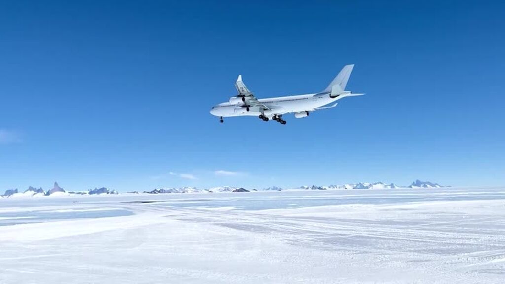 Un Airbus A340 aterriza por primera vez sobre una pista de hielo en la Antártida