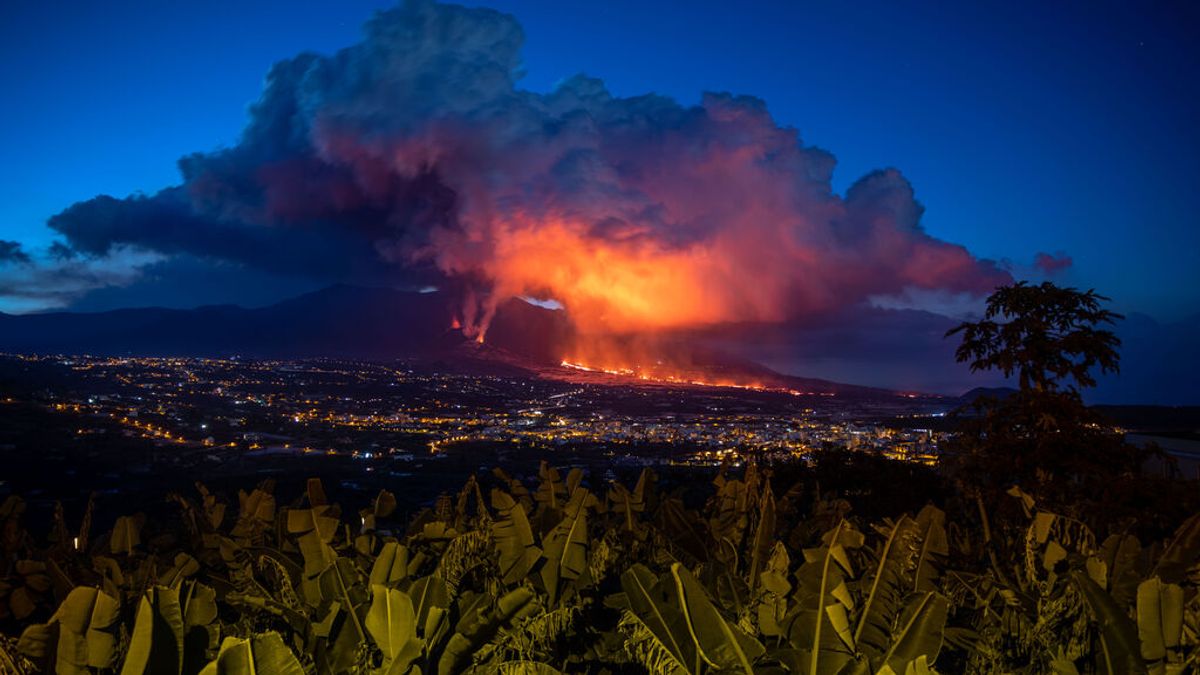 El Aeropuerto de La Palma vuelve a estar operativo tras los trabajos de limpieza de la ceniza El Aeropuerto de La Palma vuelve a estar operativo tras los trabajos de limpieza de la ceniza