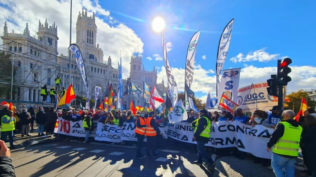 Policías y guardias civiles se manifiestan juntos en Madrid contra la reforma de la 'ley mordaza'