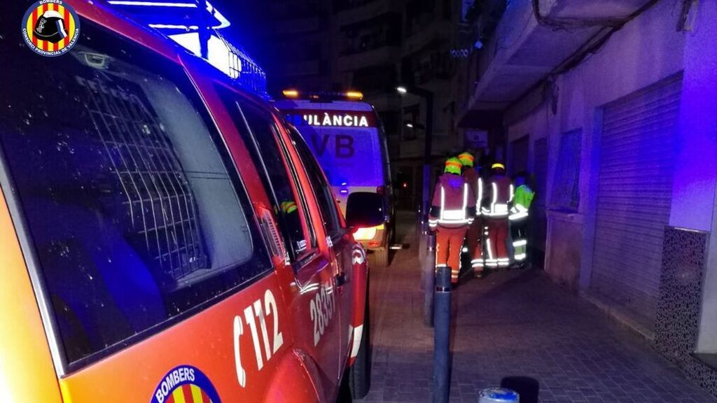Mueren tres personas intoxicadas en el incendio de una vivienda en Catarroja, Valencia