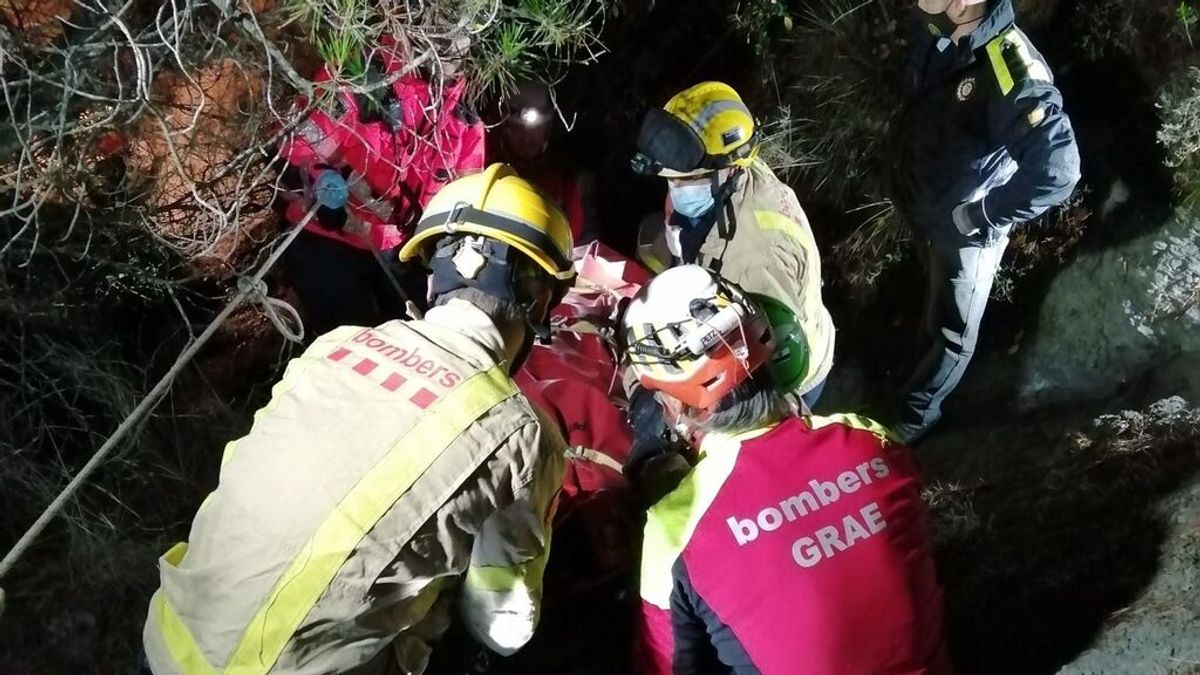 Muere un joven de 17 años tras caer por un barranco de 20 metros en Tona, Barcelona